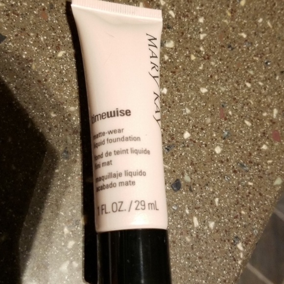 Mary Kay - Picture 4 of 7